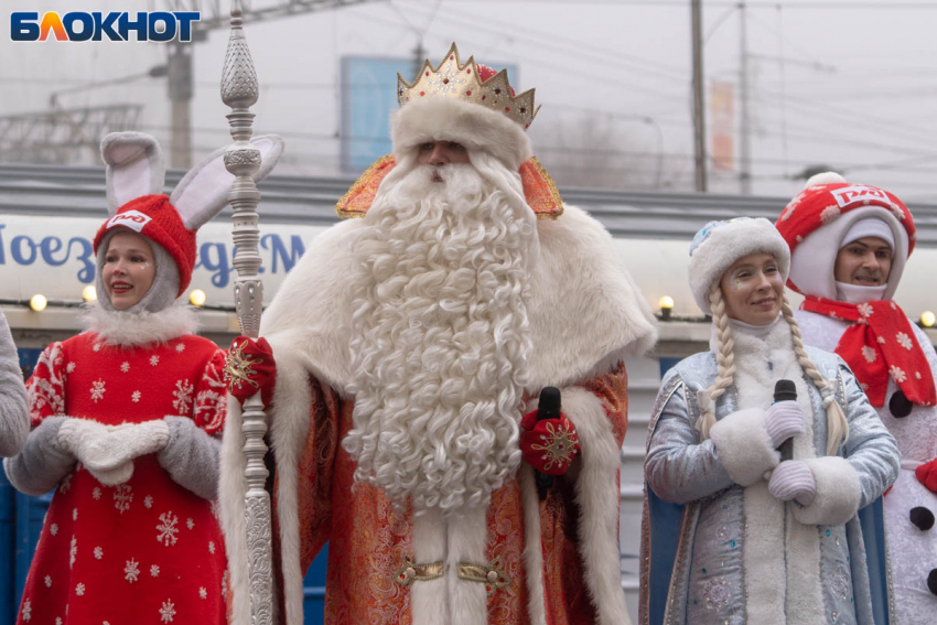 «За копейки к вам никто не поедет»: вызов Деда Мороза на дом достиг 15000 рублей в Волгограде