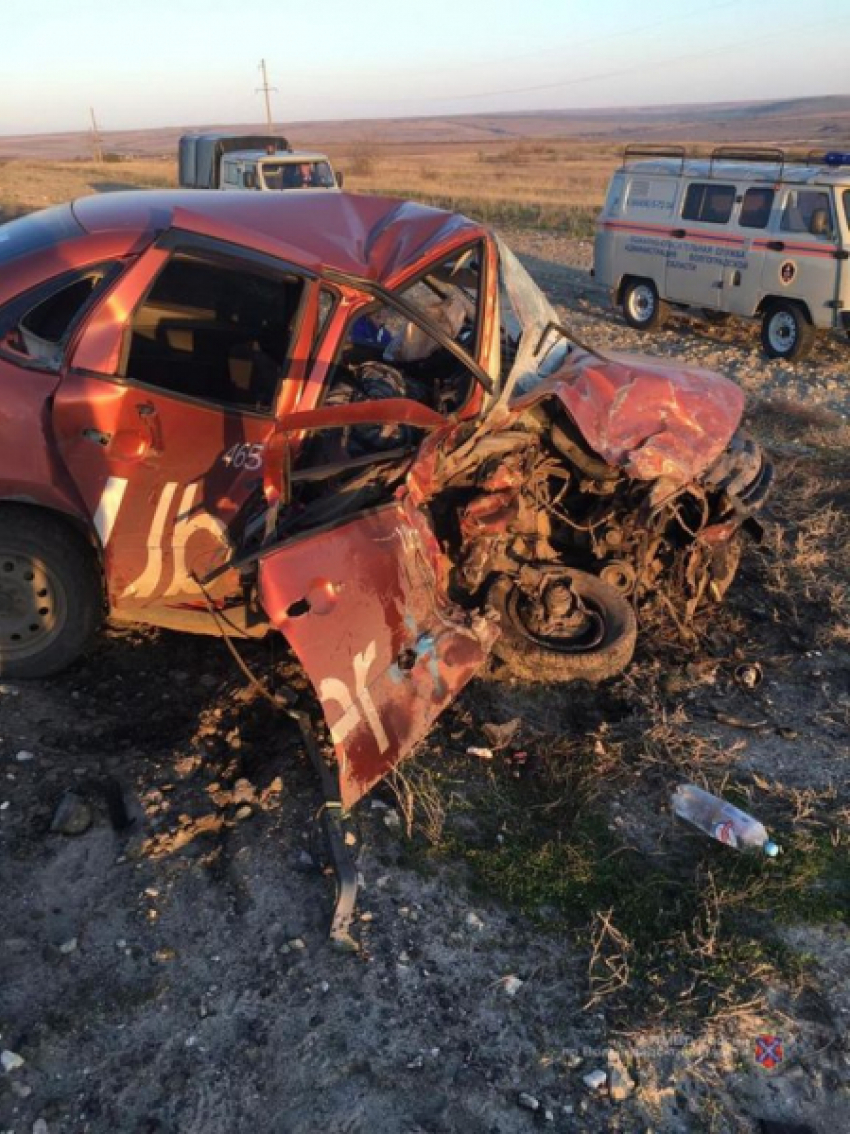 Один погиб и четверо пострадали: крупное ДТП произошло на трассе в Волгоградской области
