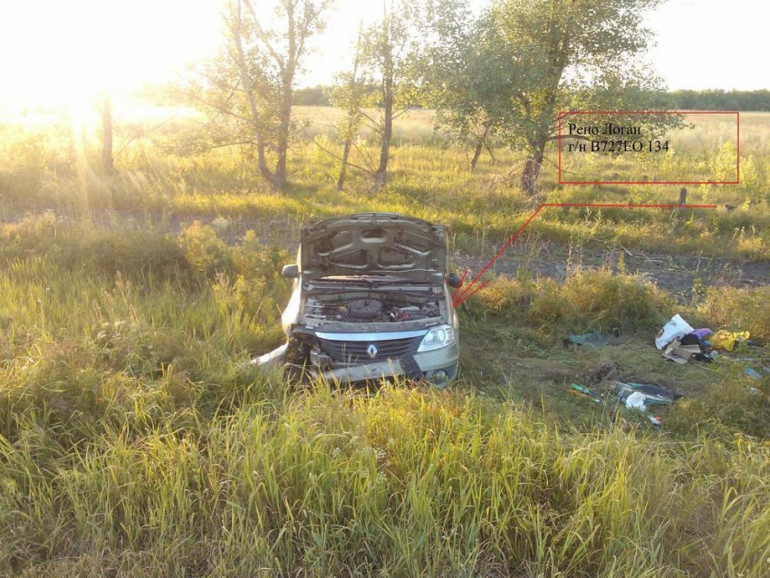 В ДТП под Волгоградом перевернулся Renault: 1 погиб, 2 пострадали