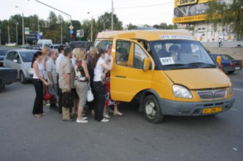 На дорогах Волгограда выявили более 80 неисправных маршруток