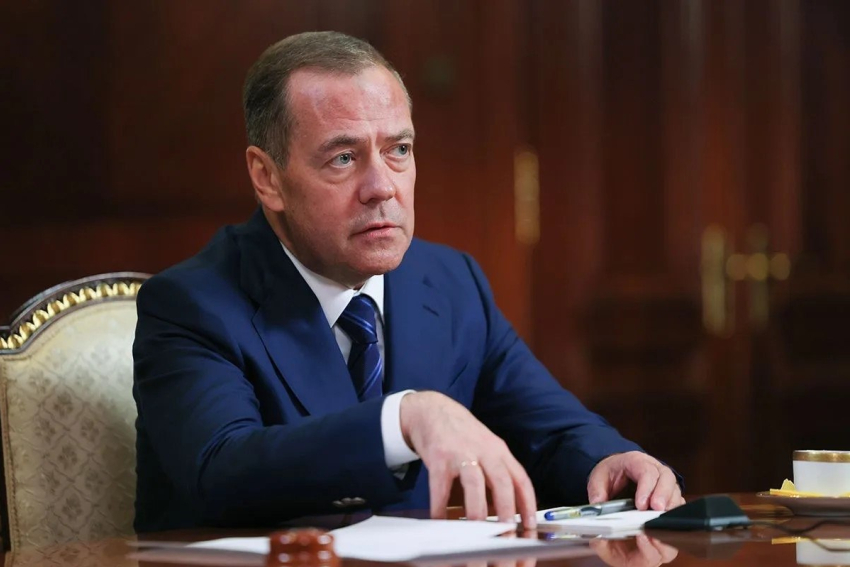 «Киберпространство давно превратилось в поле боя»: Дмитрий Медведев — о защите данных, суверенитете и будущем России