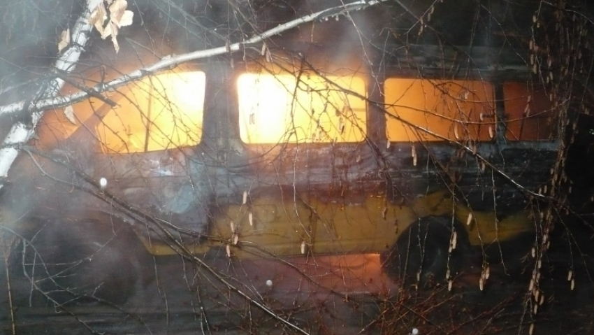 На юге Волгограда разыскивают поджигателей маршрутки