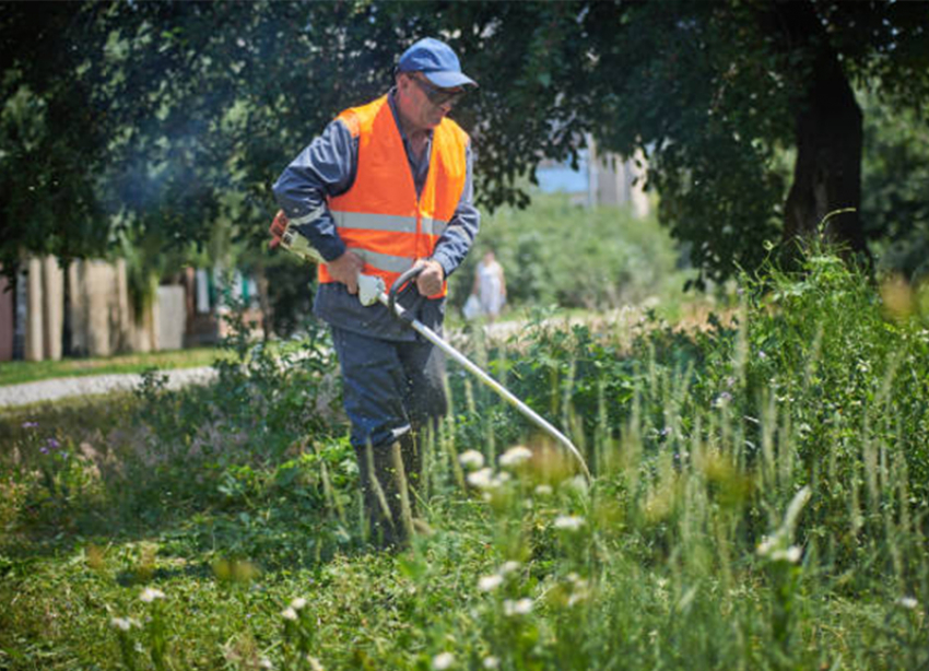 Косить газон и чистить снег за 40 000 рублей в месяц