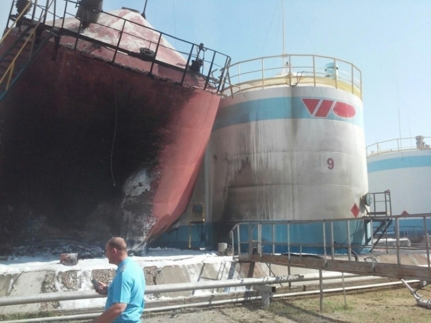 В пожаре на нефтебазе в Волгоградской области пострадал 1 человек 