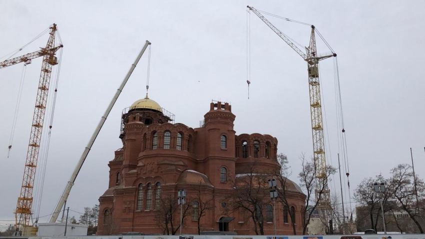 Золотым куполом засиял собор Александра Невского на площади Павших борцов