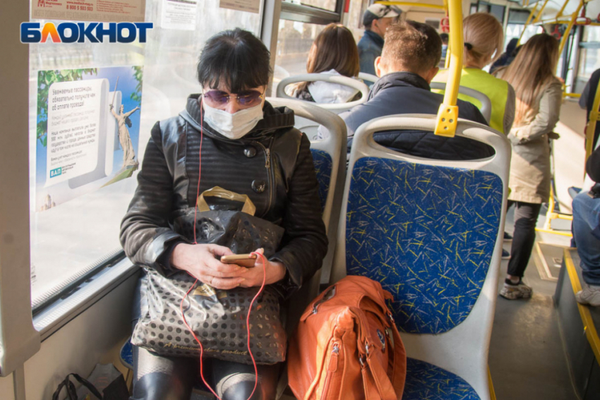 В Волгограде предложили прокатить желающих носить летом маски в переполненных душных автобусах