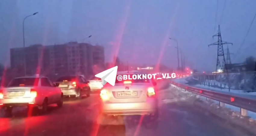 Мощная пробка возникла после открытия новой дороги за 1 млрд в Волгограде