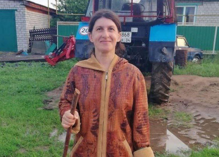 В Волгоградской области продолжаются поиски 40-летней женщины в фиолетовых галошах