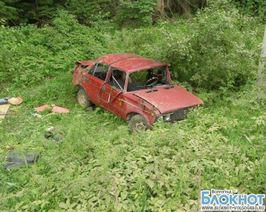 В Волгоградской области водитель «шестерки» вылетел в кювет