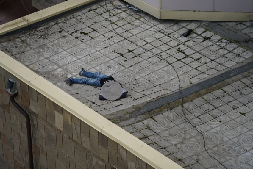 В центре Волгограда с 21-этажной высотки упал подросток