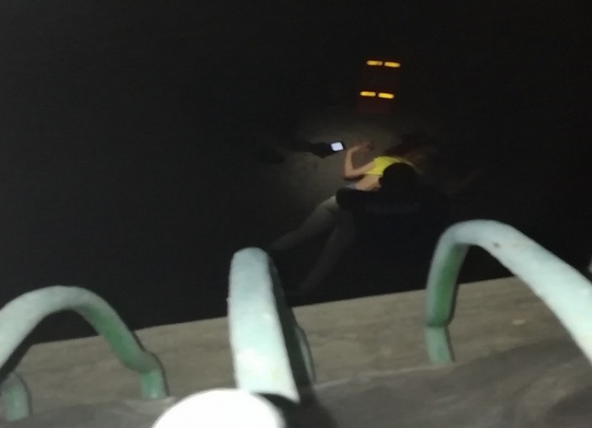 Девушка выпала из окна второго этажа в центре Волгограда