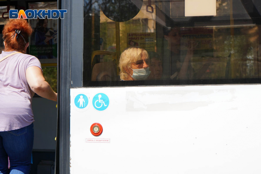 Жительница Волгоградской области попала в травмпункт из-за манеры езды водителя автобуса