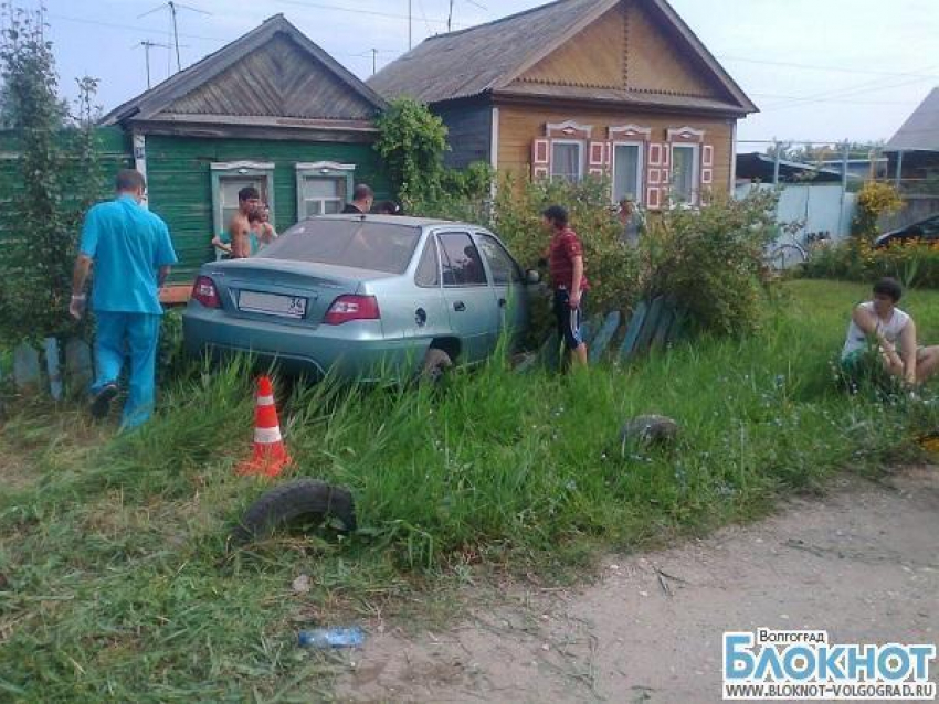 В Волгограде водитель сбил двух подростков