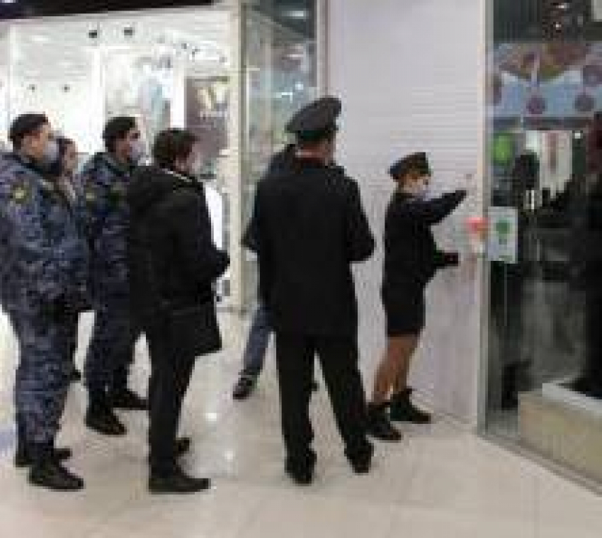 В Волгограде закрыли обувной магазин из-за отсутствия обеззараживателя воздуха