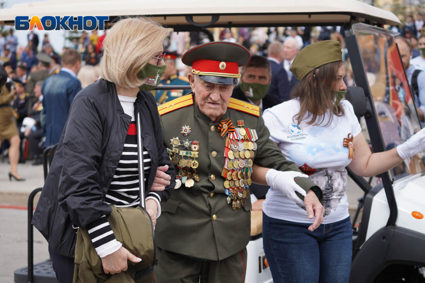 «Хочу пожелать любить Родину!»: видеорепортаж с парада Победы в Волгограде