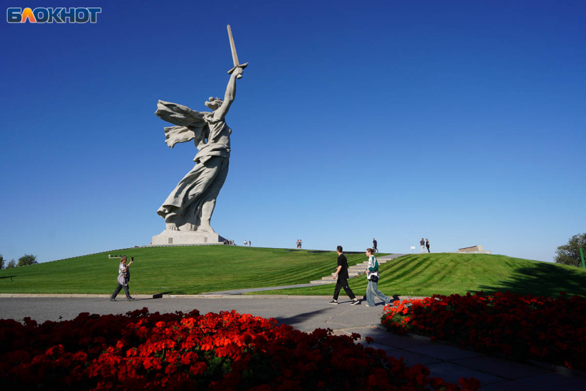 Куда сходить на ноябрьских выходных-2025 в Волгограде: концерты, бальные танцы и футбольный турнир