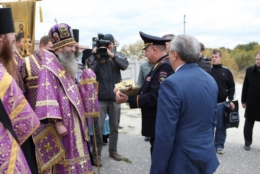 В Волгоградский монастырь вернулись украденные святыни