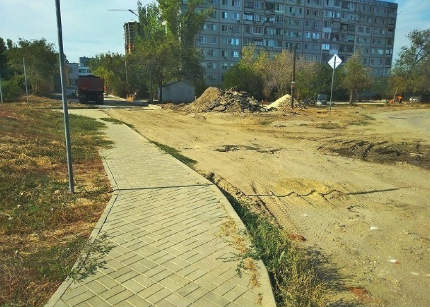 Подрядчик во время ремонта на 35 метров сократил волгоградскую дорогу