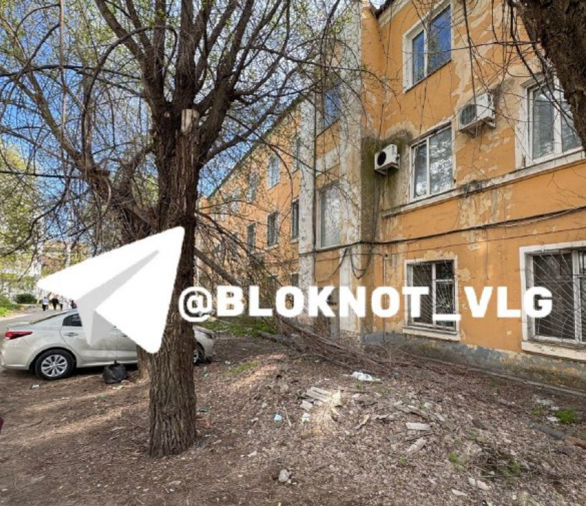  Загаженные задворки площади Ленина показал волгоградец