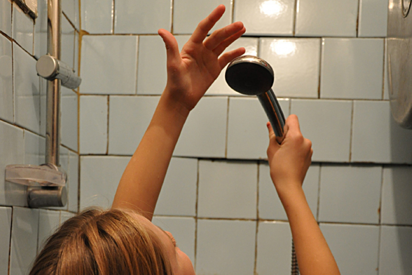 В центре Волгограда 10 домов и детский сад второй день остаются без воды