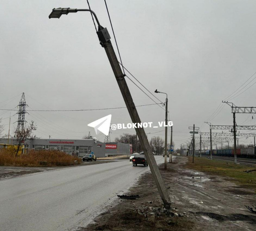 В символ позора дорожного благоустройства ткнули носом волгоградских чиновников