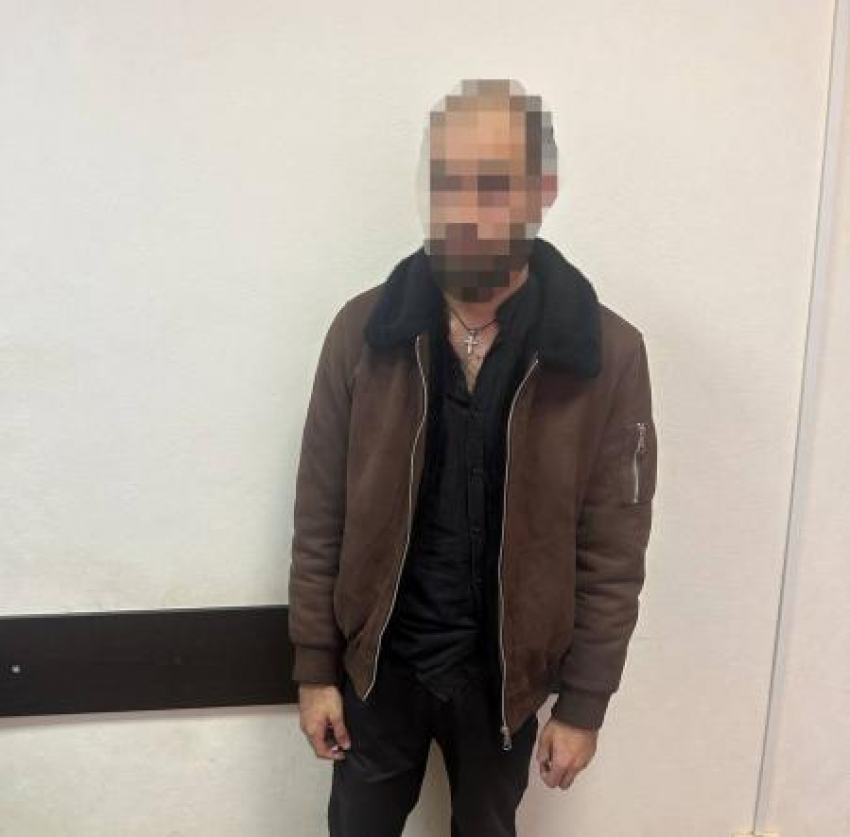 Бородача с крестом задержали в Волгограде за подлый обман