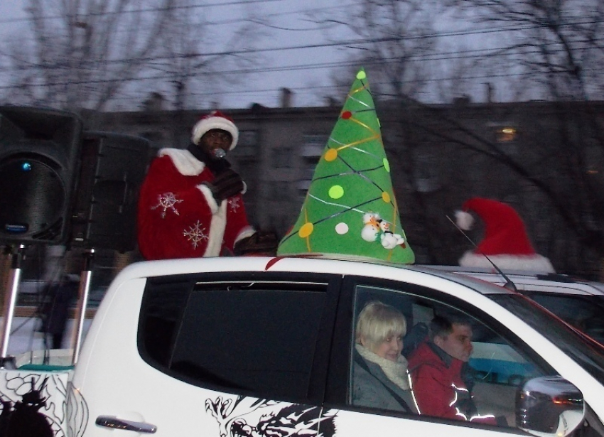 Фоторепортаж с Парада Дедов Морозов в Волгограде