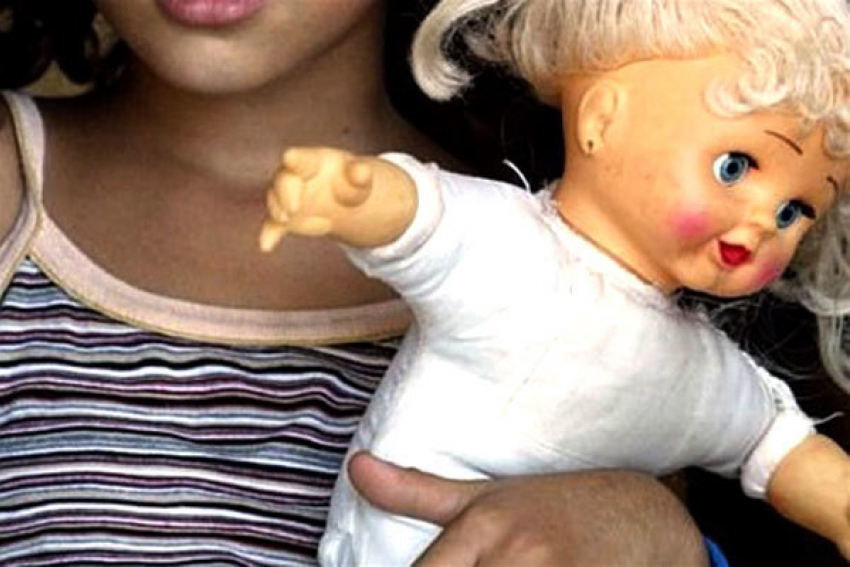 В Урюпинске педофил пытался изнасиловать 12-летнюю девочку под угрозой убийства матери