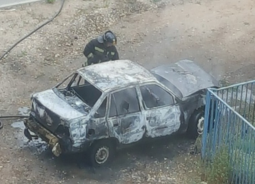 На западе Волгограда сгорела Daewoo Nexia