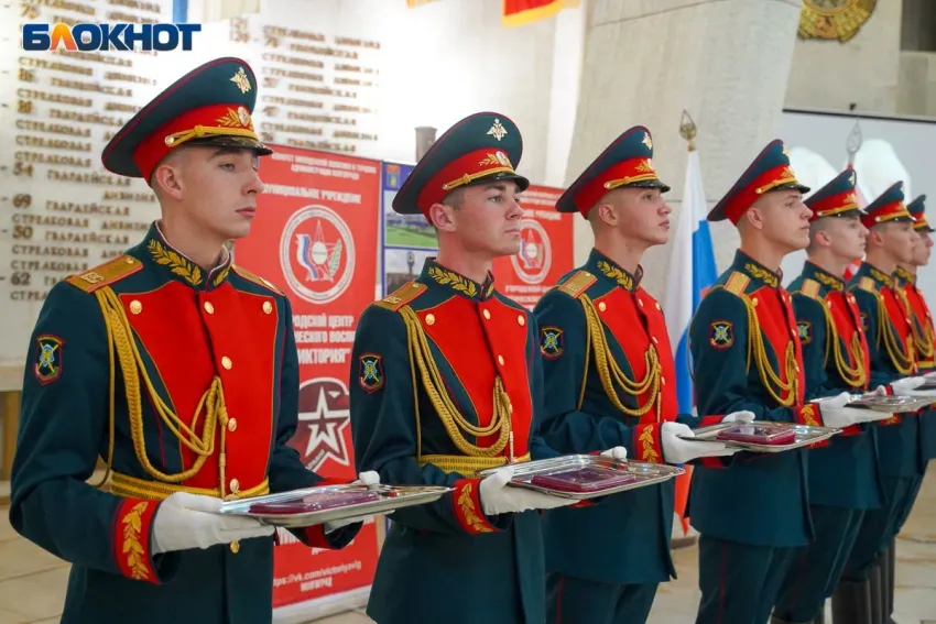 В Волгограде семьям погибших в спецоперации военных вручили ордена Мужества