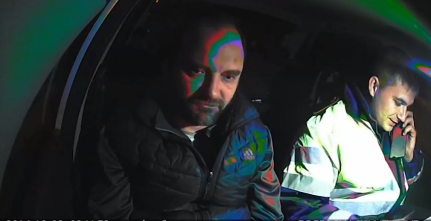 В Волжском 39-летний на джипе скрываясь от ДПС, врезался в тополь