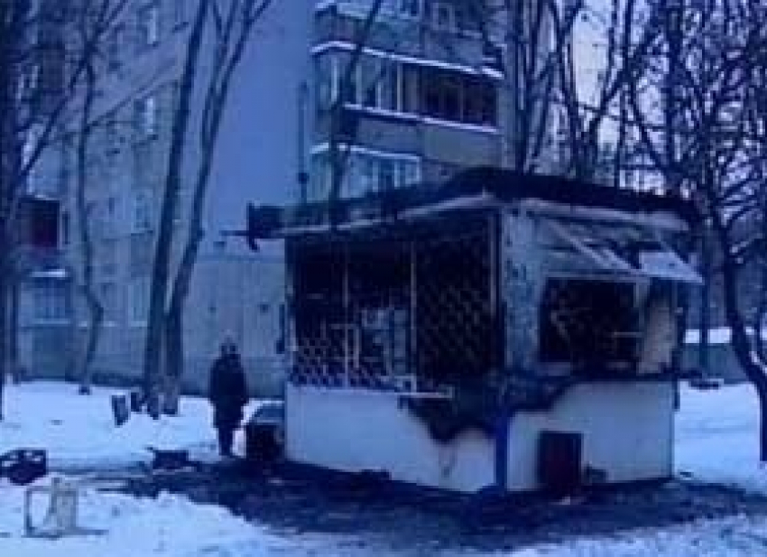 В Волгограде подожгли квартиру и киоск на Тракторном