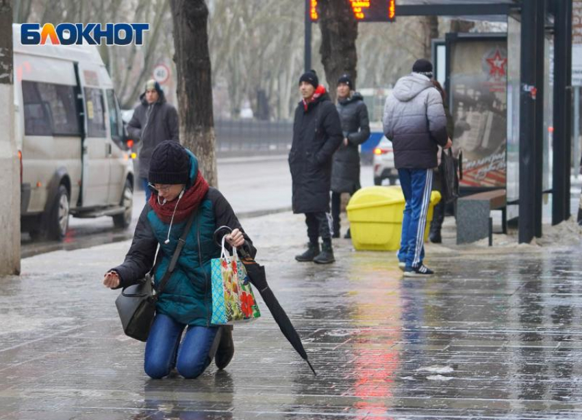 Судиться с мэрией и УК всем упавшим в гололед предложил волгоградец