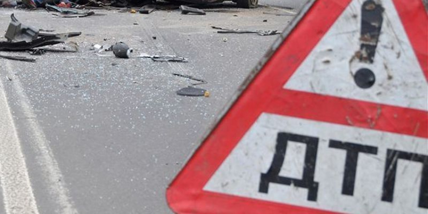 Lada Kalina влетела в сбивший пешехода грузовик: 1 человек погиб, 4 в больнице