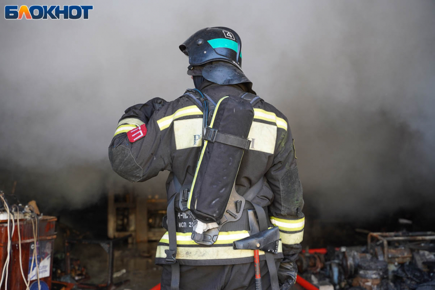 В частном доме под Волгоградом на пожаре погибла женщина