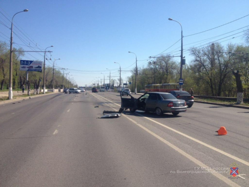 В массовом ДТП из четырех машин пострадала волгоградка