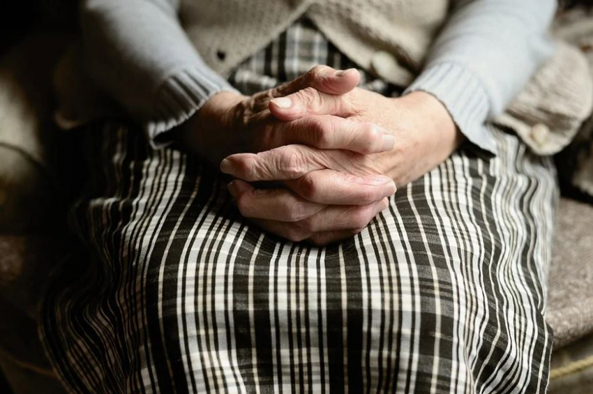 Сиделка избила и задушила 85-летнюю лежачую пенсионерку в Волгоградской области