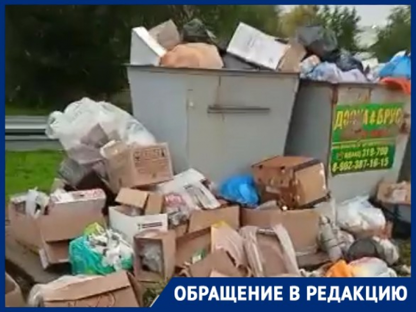 Свалка стала главной «достопримечательностью» центра поселка под Волгоградом