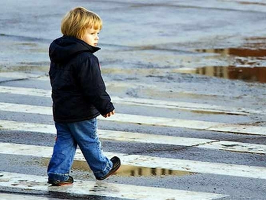 В Волгограде ищут родителей брошенного на улице 5-летнего мальчика