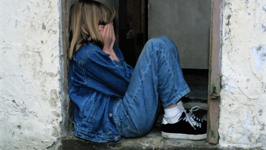 В Михайловке 53-летний бездомный полгода насиловал 11-летнюю девочку 