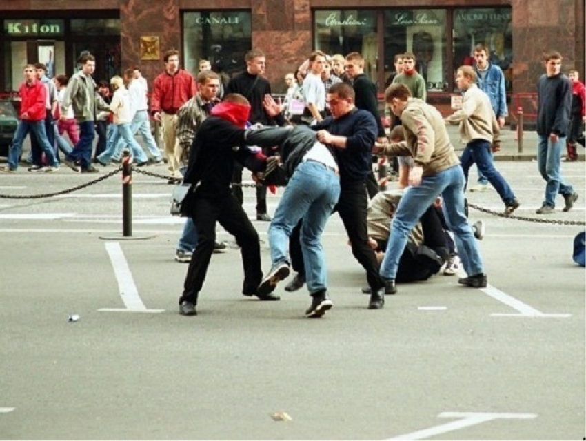 В массовой драке в центре Волгограда пострадало шестеро человек