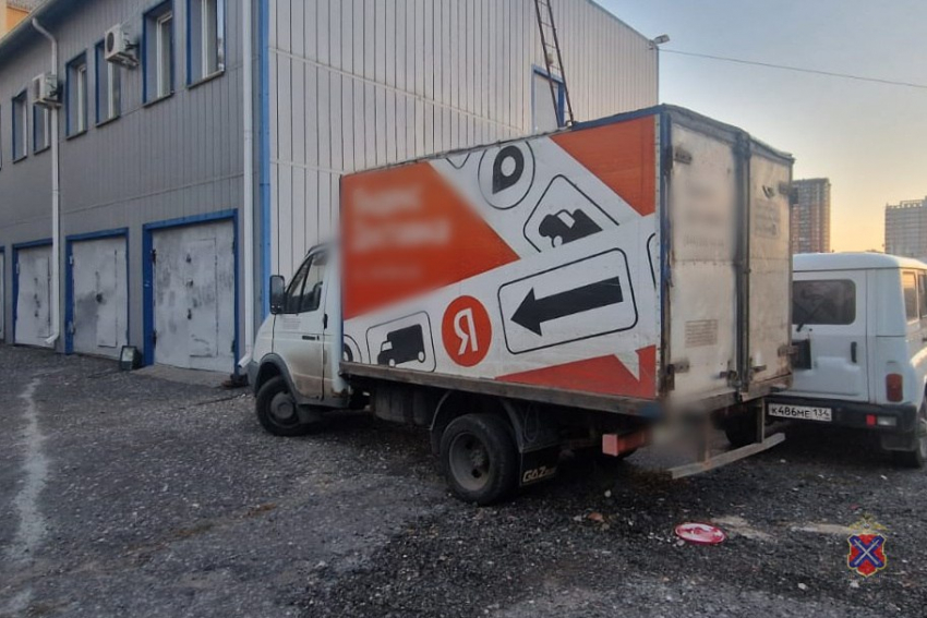 У сбросившего мусор в центре Волгограда водителя забрали ГАЗель 