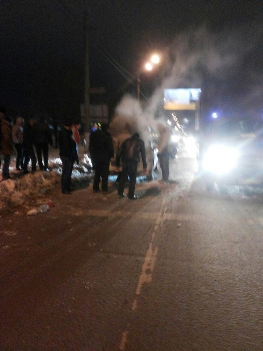 В Волгограде на дороге загорелась иномарка