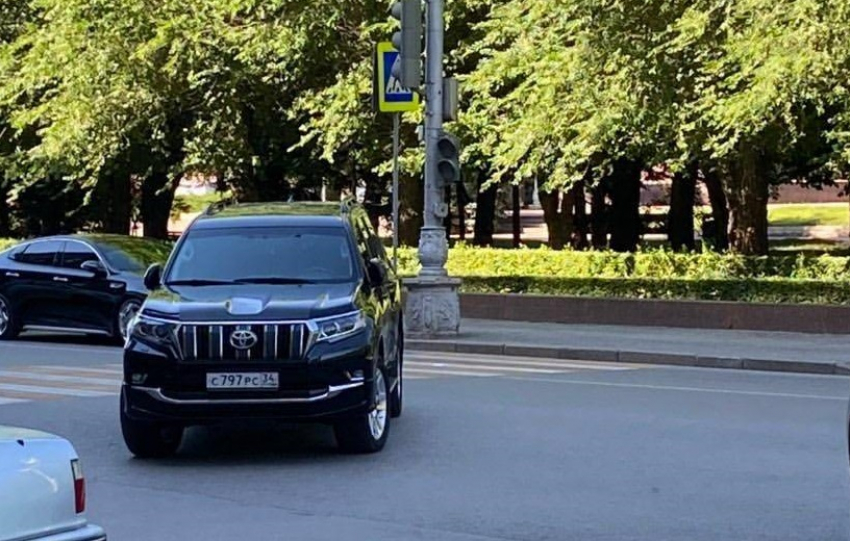 Волгоград попал в ТОП городов-автохамов России