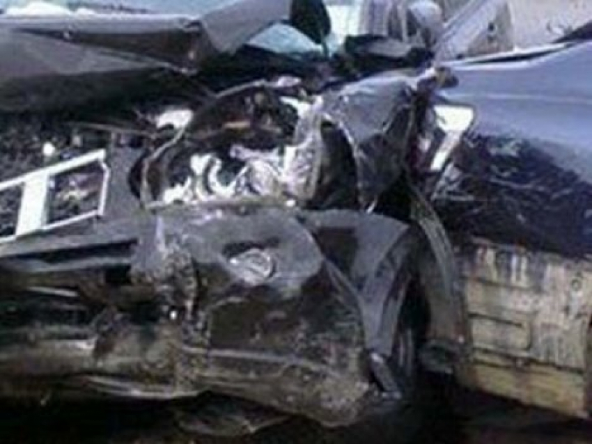 На трассе Волгоград-Каменск в ДТП пострадали три человека