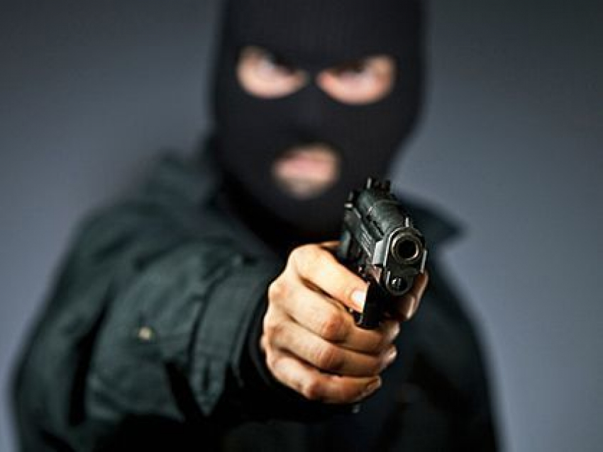 В Волгограде задержан 24-летний парень, ограбивший с пистолетом офис микрозаймов