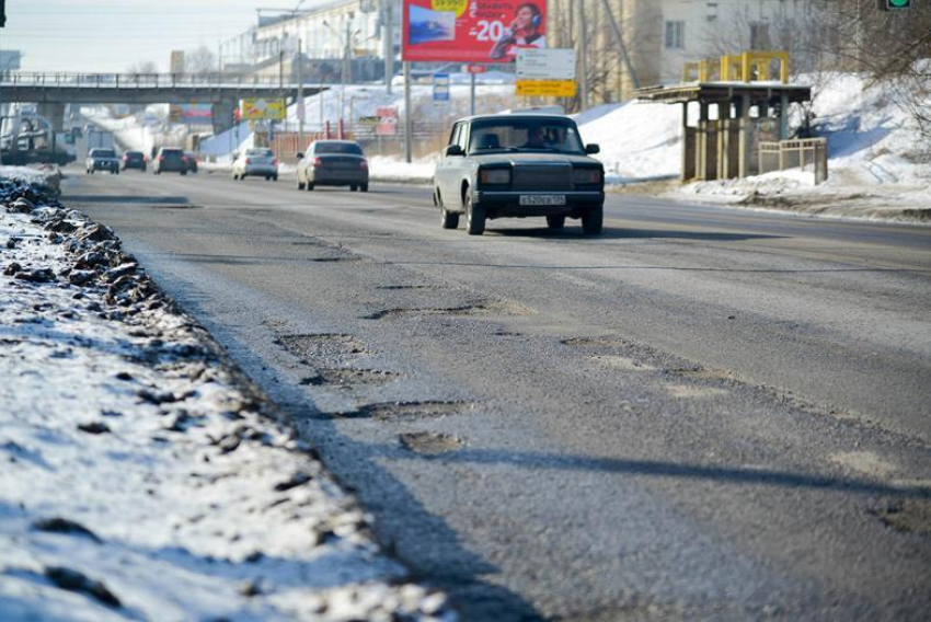 В Волгограде развалилась отремонтированная в прошлом году дорога