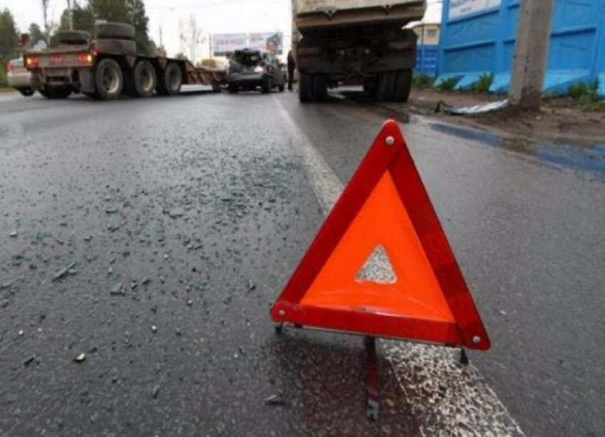 Трое взрослых и 5-летний мальчик пострадали в массовом ДТП в Волгограде 