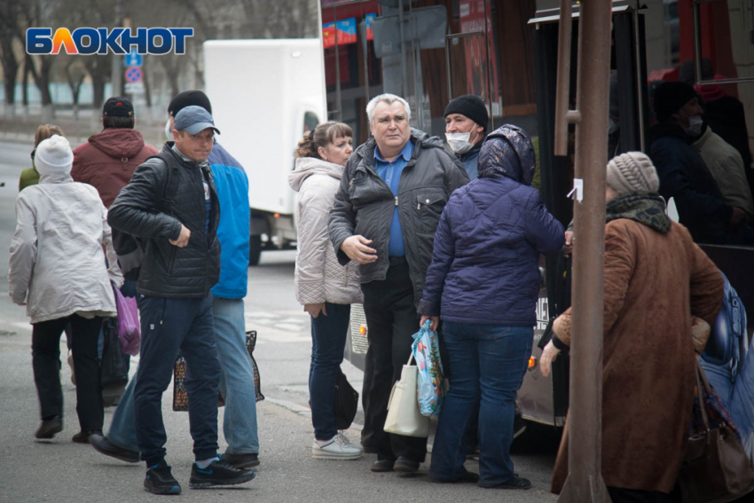 Известный политолог назвал Андрея Бочарова горе-губернатором за давку в автобусах