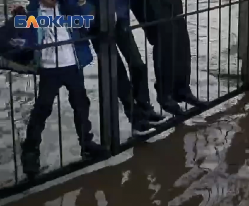 "Форт Боярд» по-волгоградски устроили на затопленной Каче — видео 